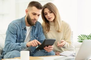 Co składa się na koszt kredytu i jak go obliczyć?